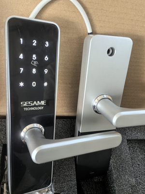 Chiusura Smart Home Door Chiusura di impronte digitali Bluetooth WiFi Verniciato in nero / argento per la sicurezza